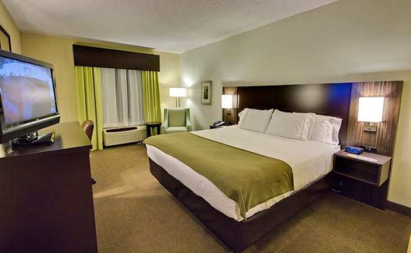 accommodations king standard1 730x450 600x370 - ADA Fails to Regulate Bed Heights in Hotels - FIGHT BACK NOW!